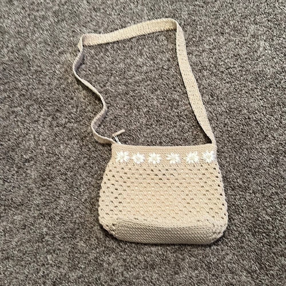 Carlo D’Santi Tan crochet purse with lil white flowers zipper top